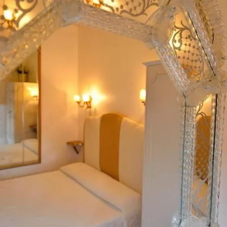 לינה וארוחת בוקר Ca Del Modena Only 3*