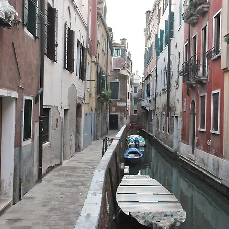 Alojamento de Acomodação e Pequeno-almoço Cà Del Modena Veneza
