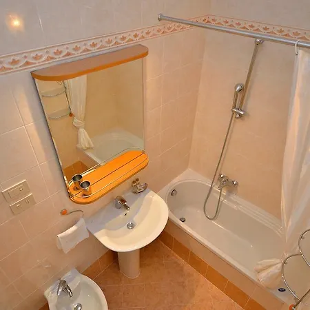 לינה וארוחת בוקר Ca Del Modena Only 2*